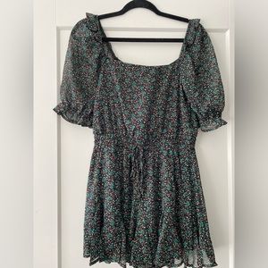 Flowery flowing romper 🌸🌷🌼